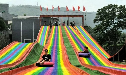 三明彩虹滑草场